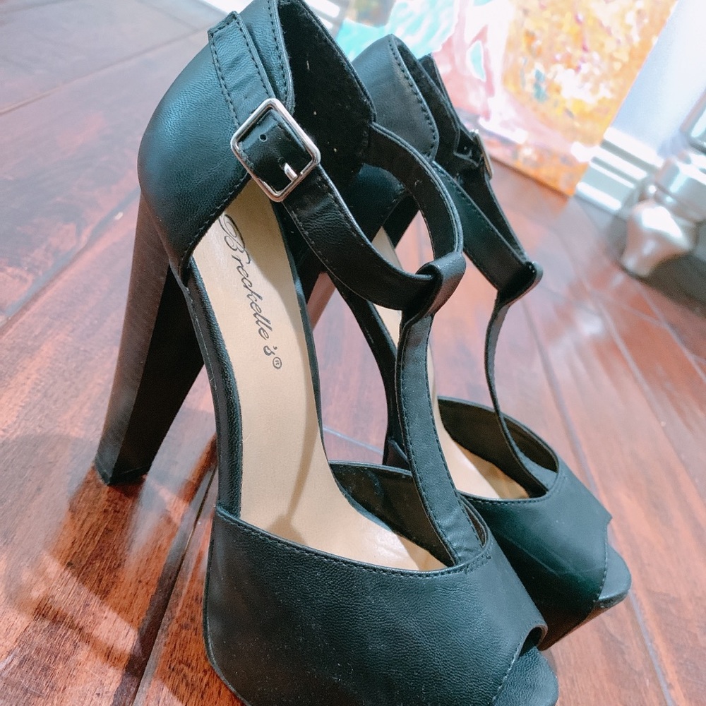 BLACK PLATFORM HEELS